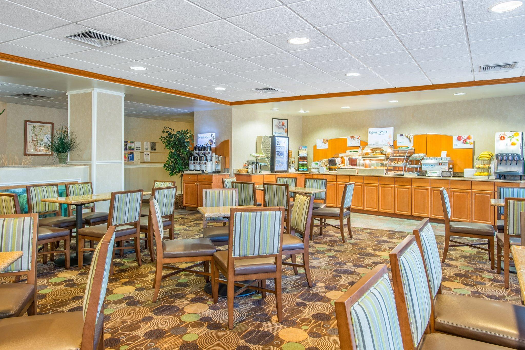 Holiday Inn Express Hotel & Suites Brattleboro By Ihg Extérieur photo