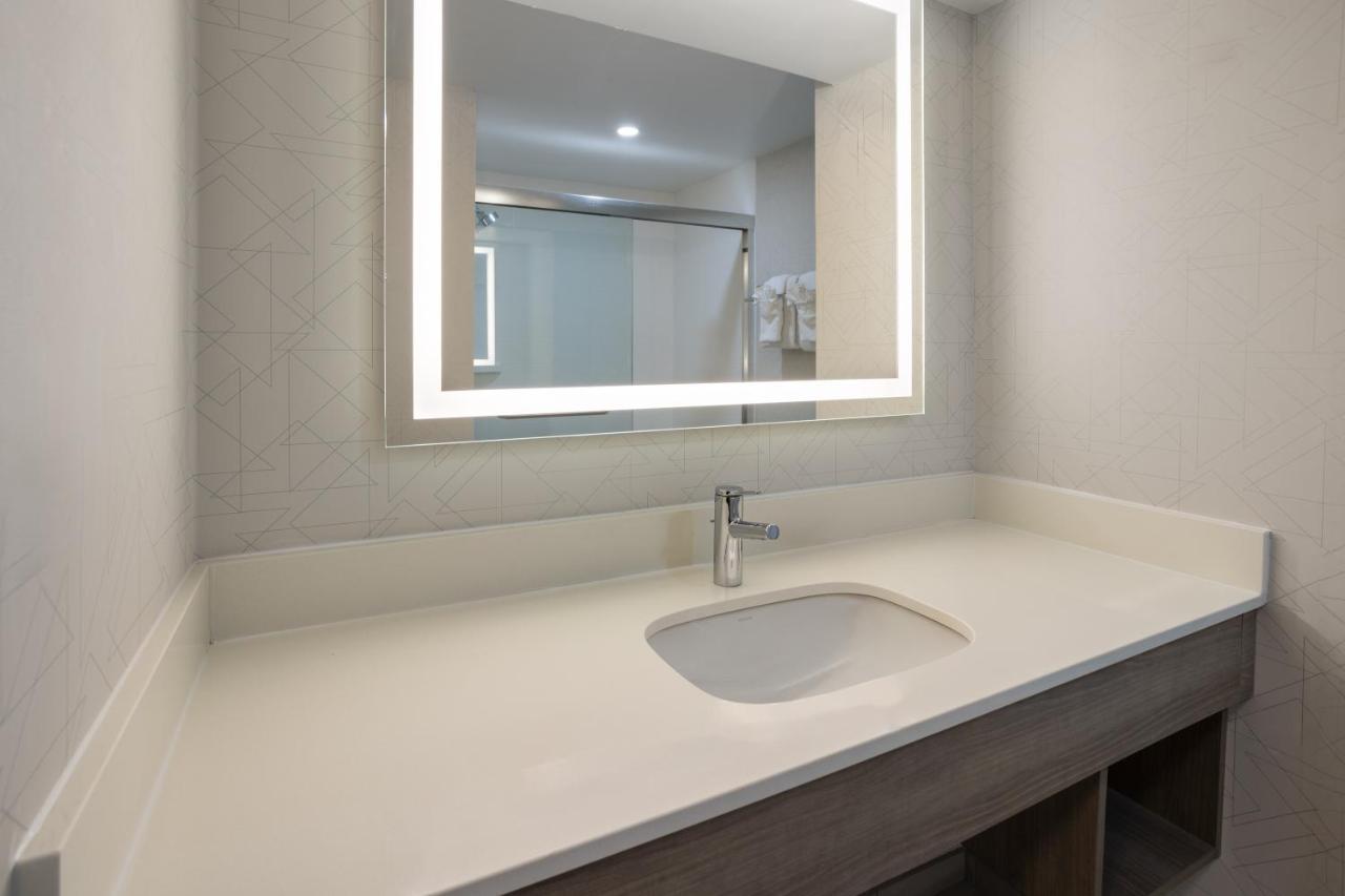 Holiday Inn Express Hotel & Suites Brattleboro By Ihg Extérieur photo