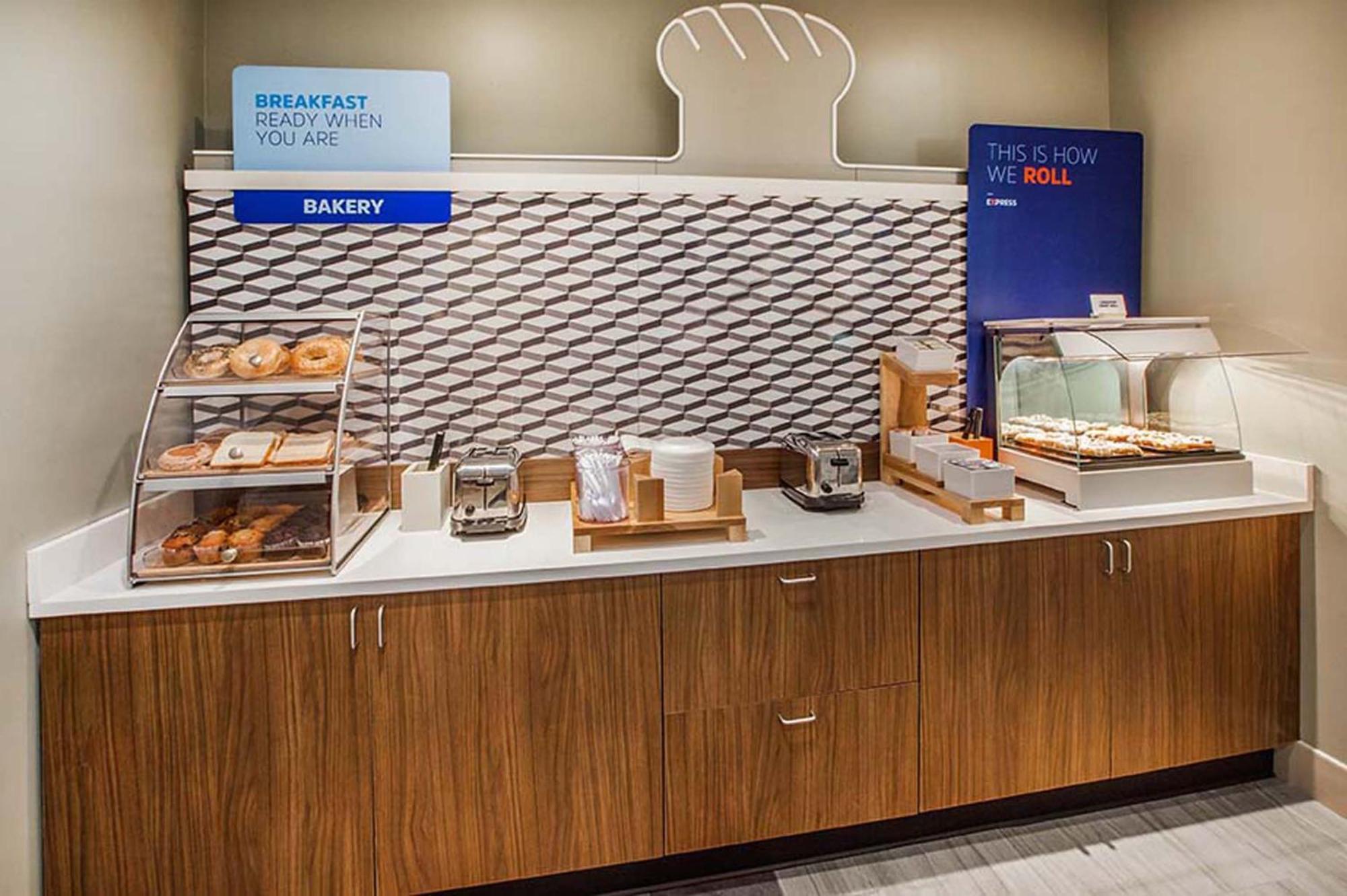Holiday Inn Express Hotel & Suites Brattleboro By Ihg Extérieur photo