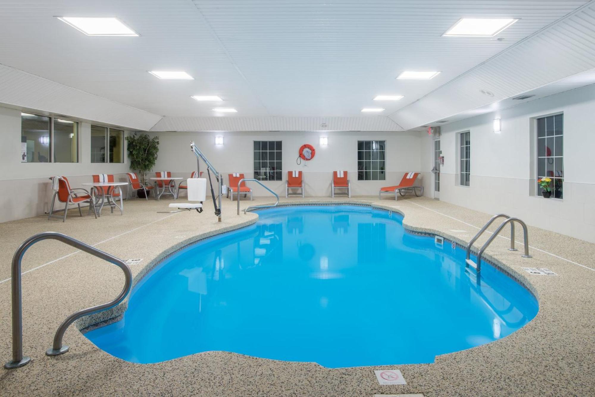 Holiday Inn Express Hotel & Suites Brattleboro By Ihg Extérieur photo