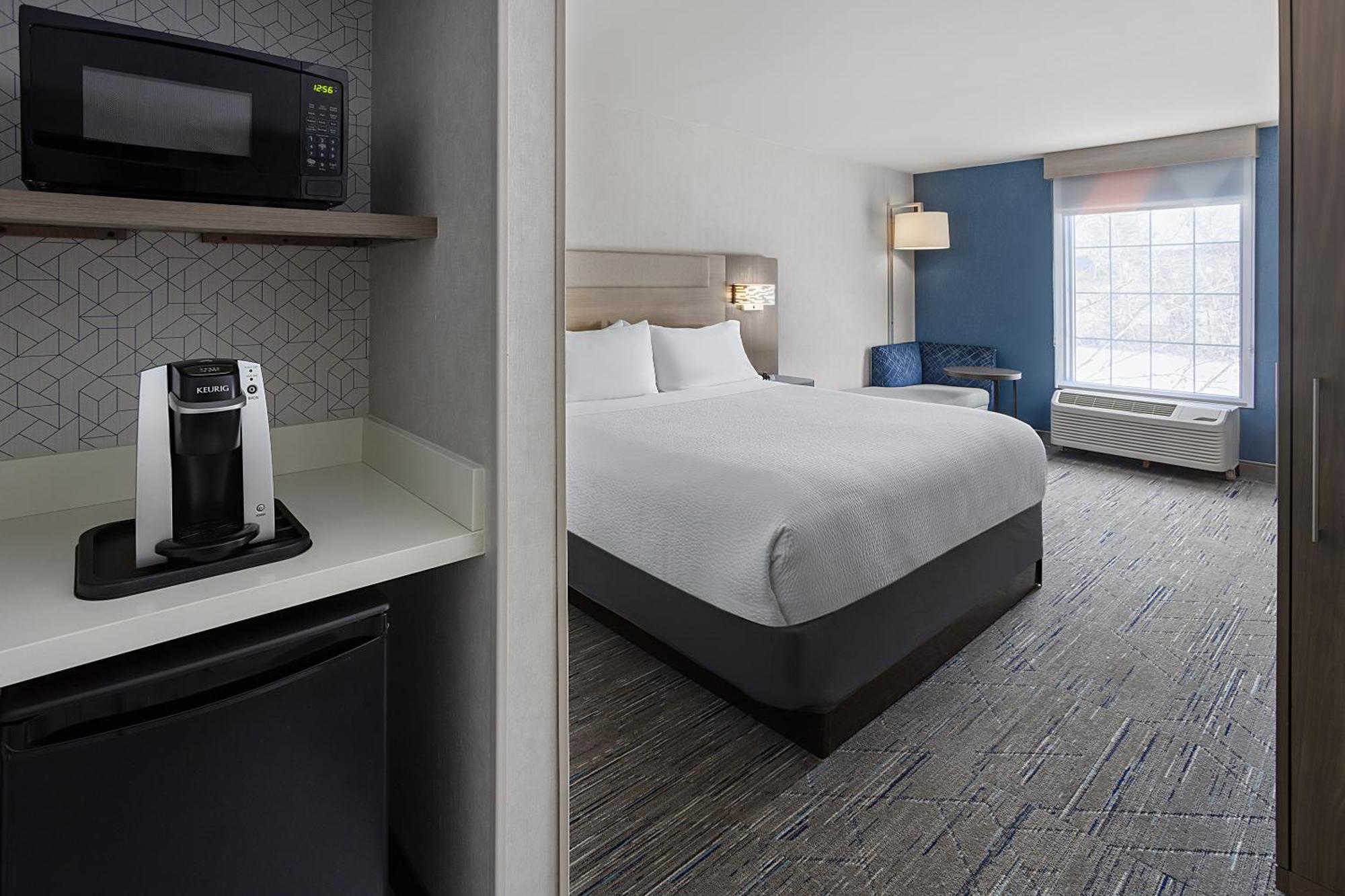 Holiday Inn Express Hotel & Suites Brattleboro By Ihg Extérieur photo