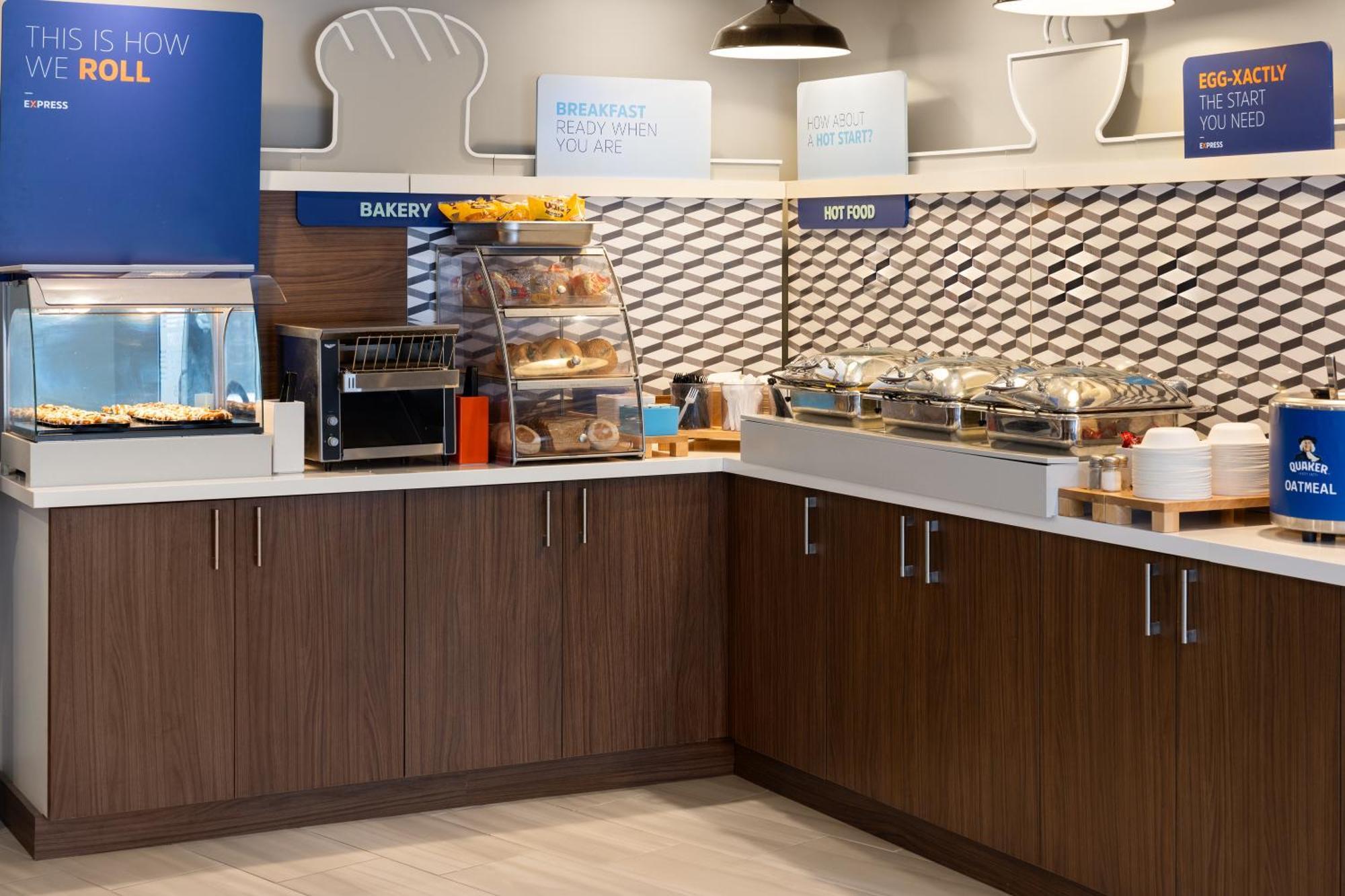 Holiday Inn Express Hotel & Suites Brattleboro By Ihg Extérieur photo