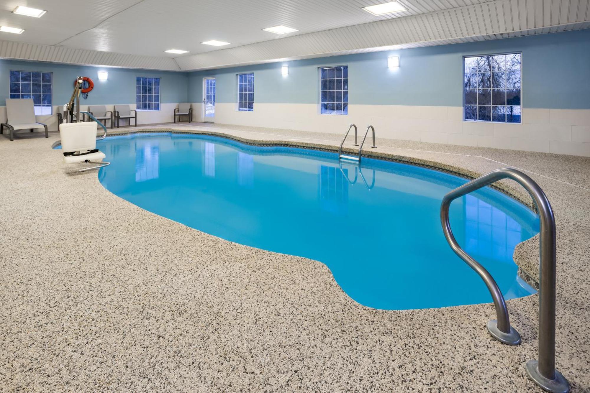 Holiday Inn Express Hotel & Suites Brattleboro By Ihg Extérieur photo