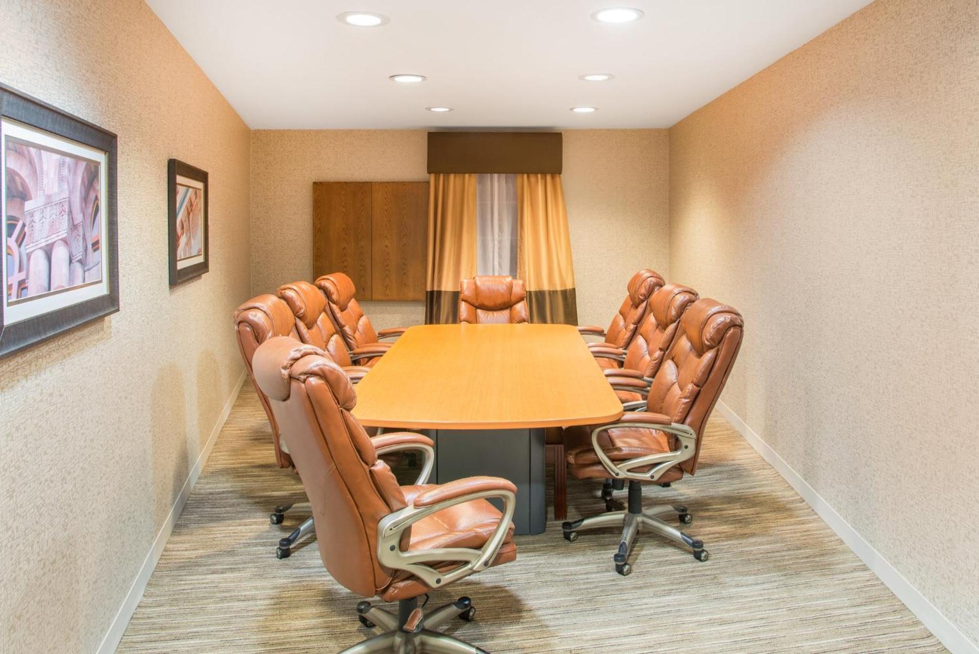 Holiday Inn Express Hotel & Suites Brattleboro By Ihg Extérieur photo
