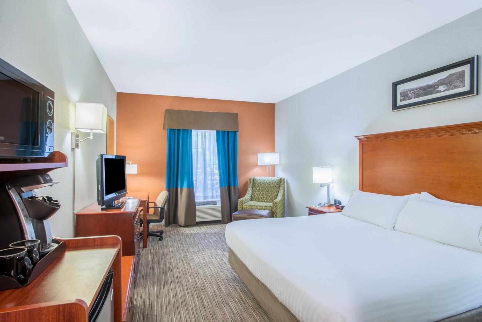 Holiday Inn Express Hotel & Suites Brattleboro By Ihg Extérieur photo