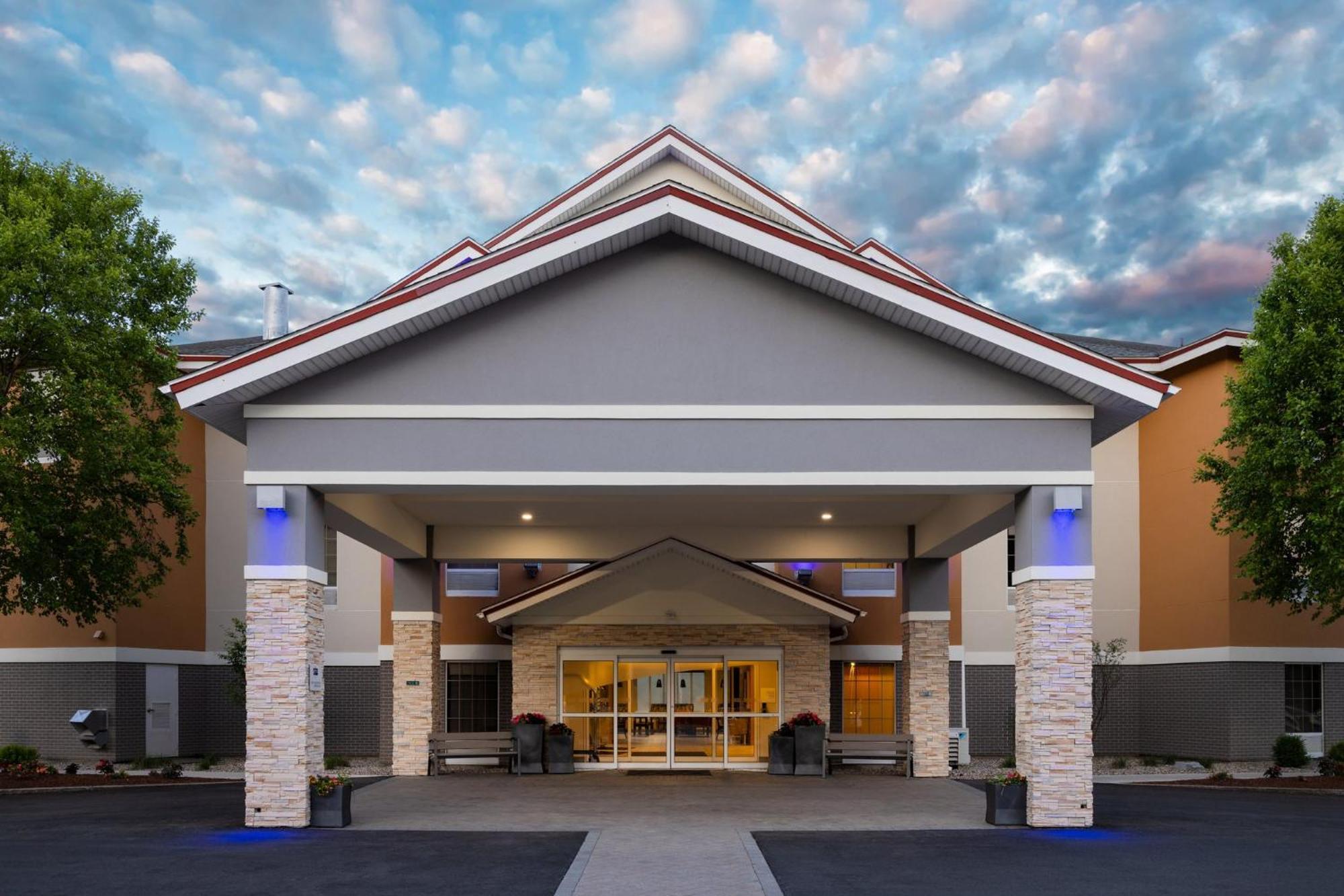 Holiday Inn Express Hotel & Suites Brattleboro By Ihg Extérieur photo